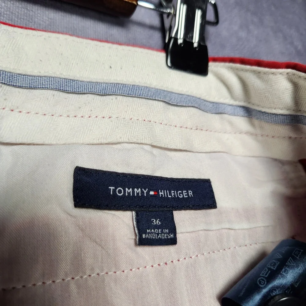 Tommy Hilfiger Mens Red Chino Shorts Navy Ribbon Trim Size 36 Flat Front Cotton